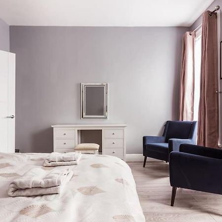 4 Bedroom House, 2 Min Walk From Station لندن المظهر الخارجي الصورة