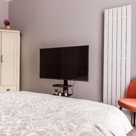 4 Bedroom House, 2 Min Walk From Station لندن المظهر الخارجي الصورة