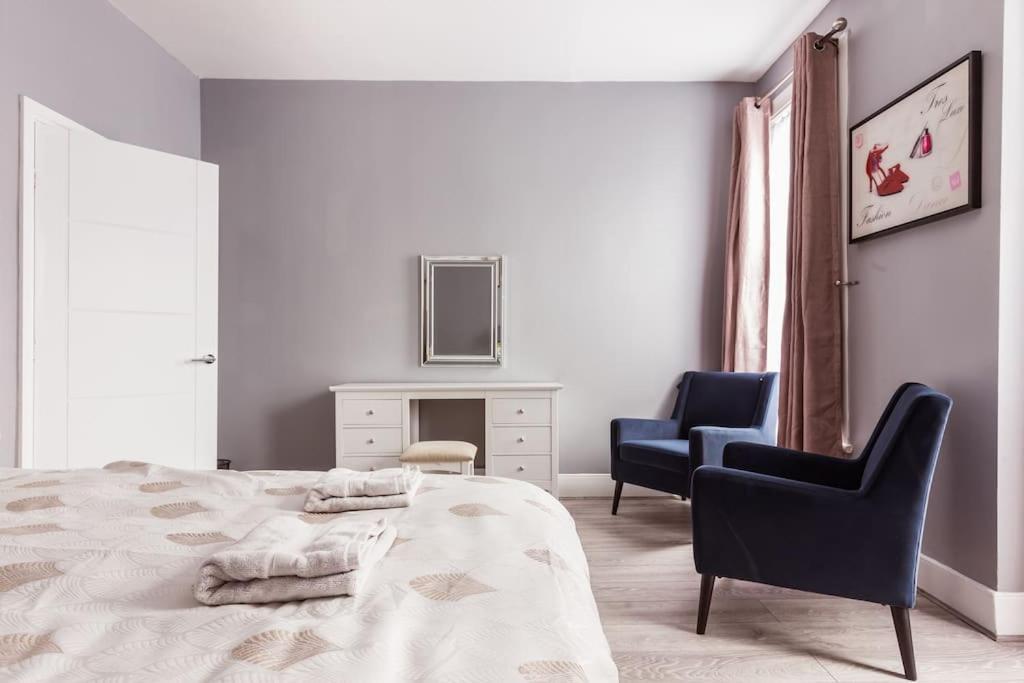 4 Bedroom House, 2 Min Walk From Station لندن المظهر الخارجي الصورة