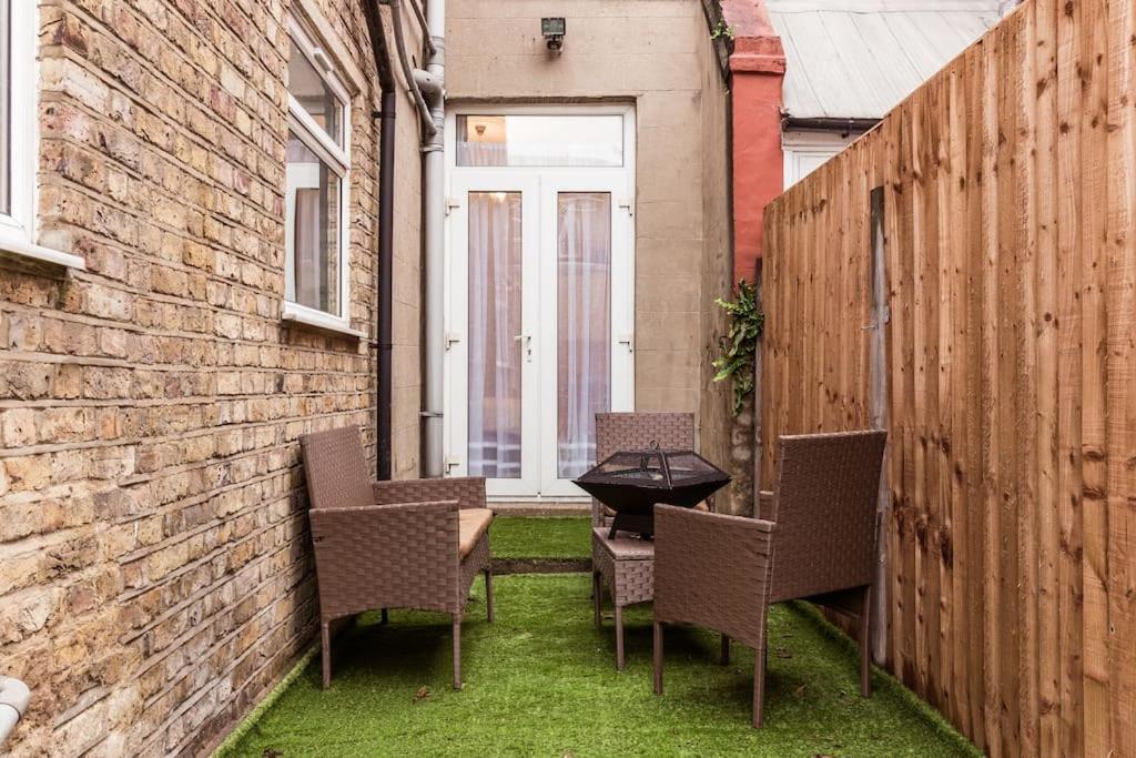 4 Bedroom House, 2 Min Walk From Station لندن المظهر الخارجي الصورة