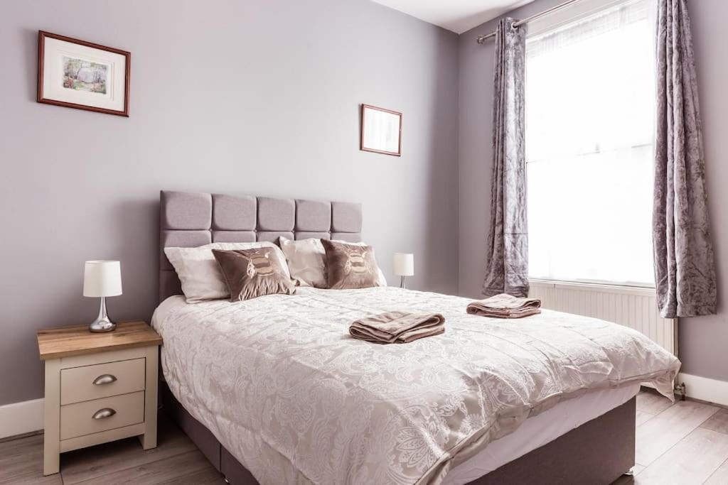 4 Bedroom House, 2 Min Walk From Station لندن المظهر الخارجي الصورة