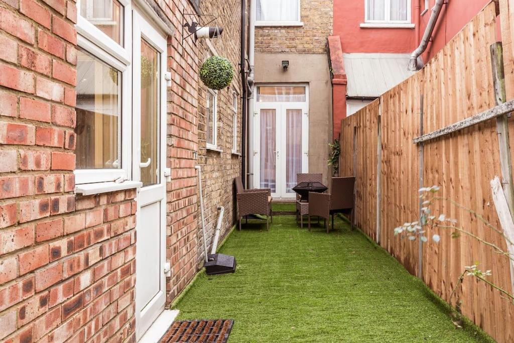 4 Bedroom House, 2 Min Walk From Station لندن المظهر الخارجي الصورة